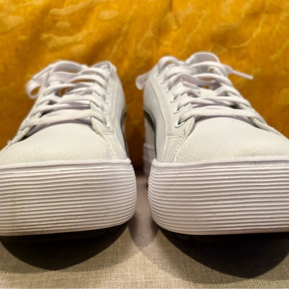 PUMA Size 10 Platform Sneakers. Worn Once. Excellent Condition! - Picture 3 of 6